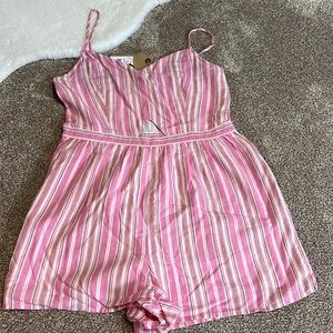 NWT pink romper. Stripped, juniors.